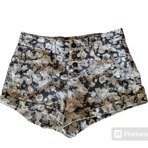 Forever 21 premium denim shorts Size 27